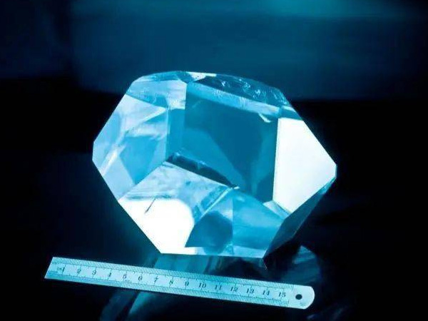 LBO晶體的 10 個基本方面：其特性、應用和制造的詳細指南